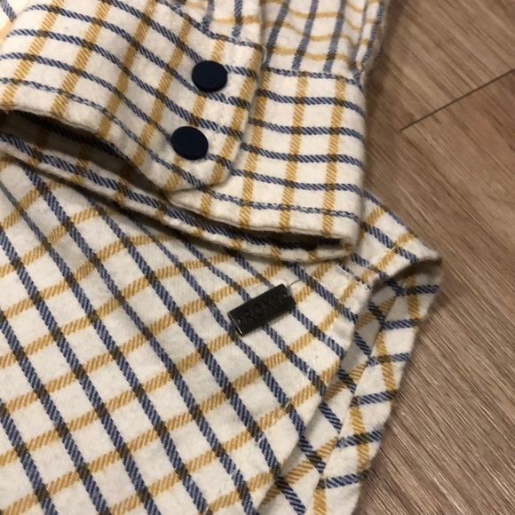 Adorable Roxy button up - Picture 4 of 4